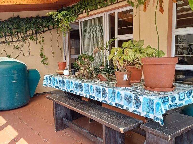 Family home with flat - Photo 8