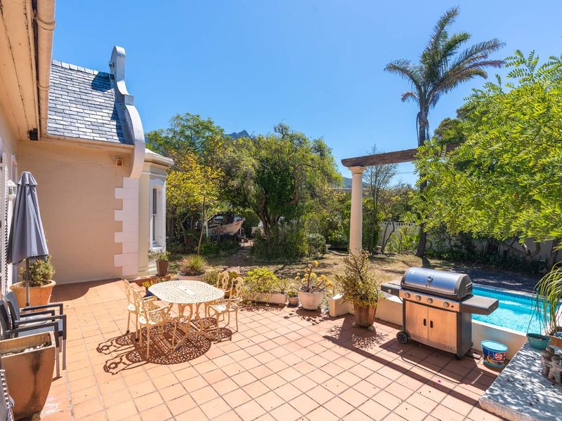 Heritage home in walking distance from Rondebosch’s finest schools! - Photo 3