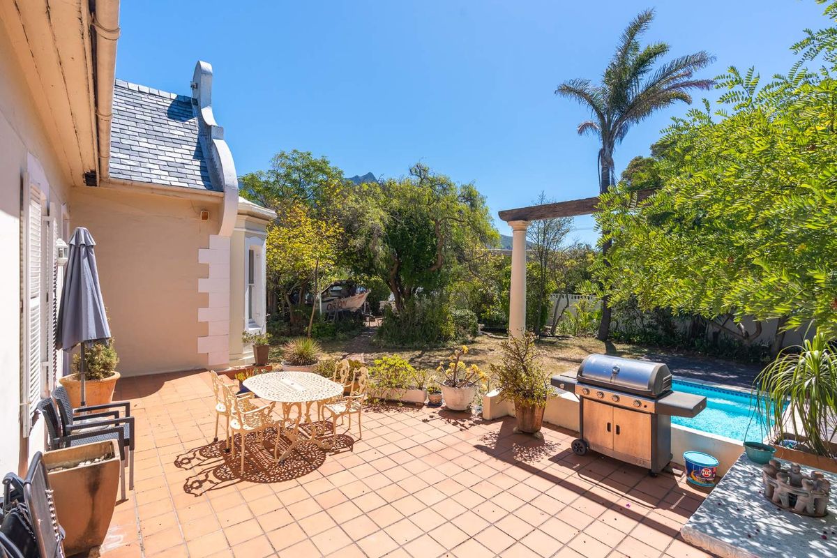 Heritage home in walking distance from Rondebosch’s finest schools! - Photo 3