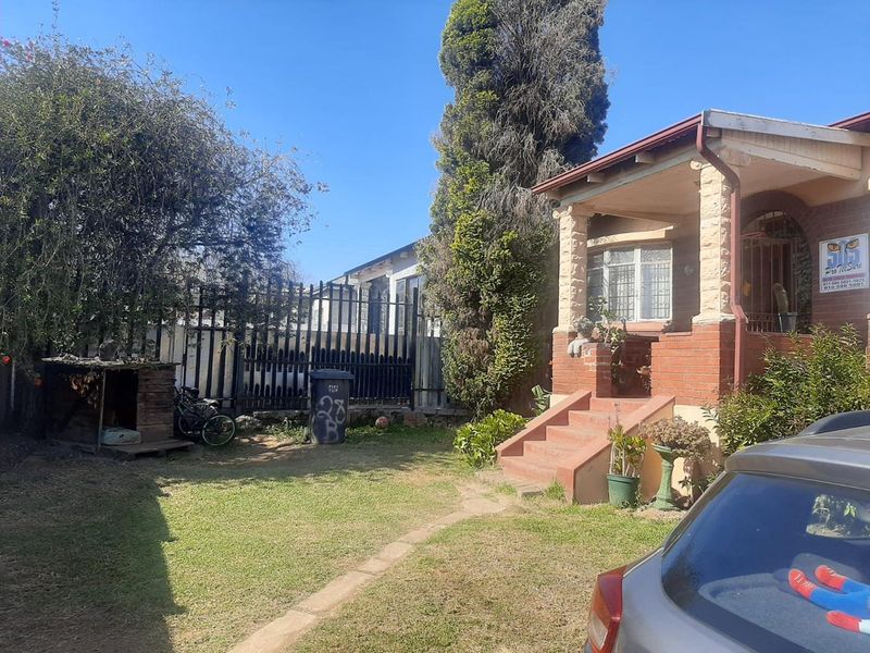 Haddon,3 Bedroom house plus 1 bedroom cottage - Photo 2