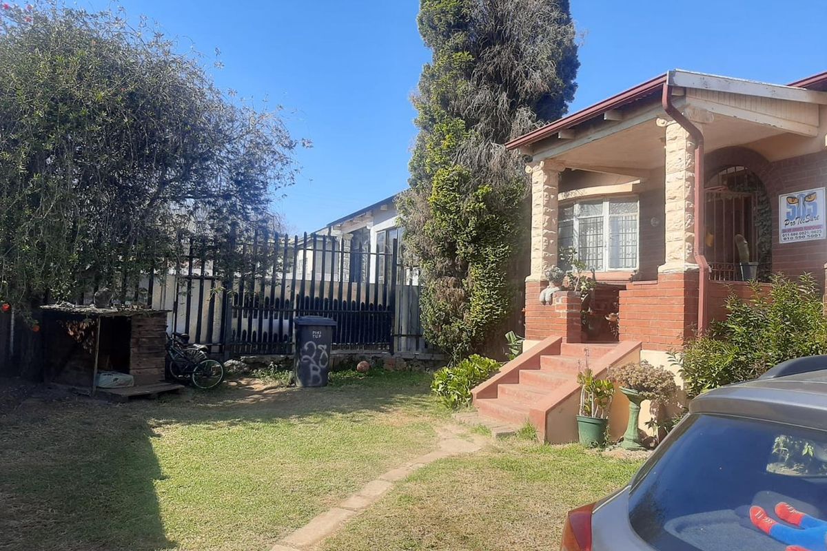 Haddon,3 Bedroom house plus 1 bedroom cottage - Photo 2