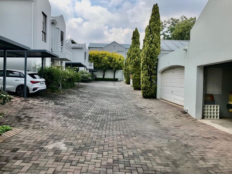 All-inclusive Executive 3-Bedroom, 2-Bathroom Fully furnished Townhouse in Craighall Park - Photo 3