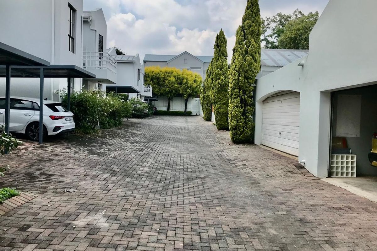 All-inclusive Executive 3-Bedroom, 2-Bathroom Fully furnished Townhouse in Craighall Park - Photo 3