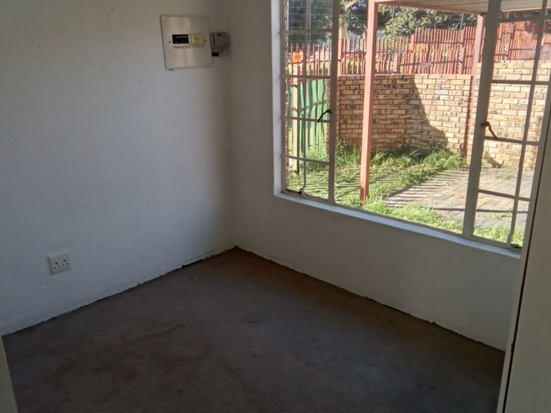 Your Secure Family Home in Wilgeheuwel R750 000 Negotiable - Photo 10