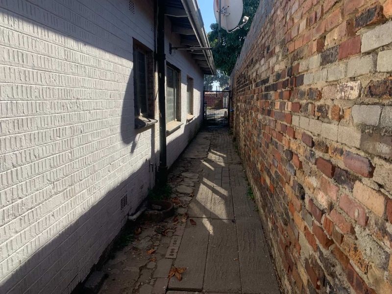 Exceptional Investment Opportunity: Dual 3-Bedroom Houses with Rental Income Potential - Photo 10