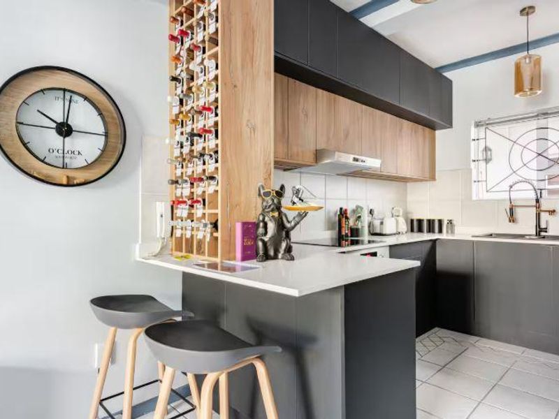 Investing or buying your first home? This first floor apartment is for you! - Photo 4