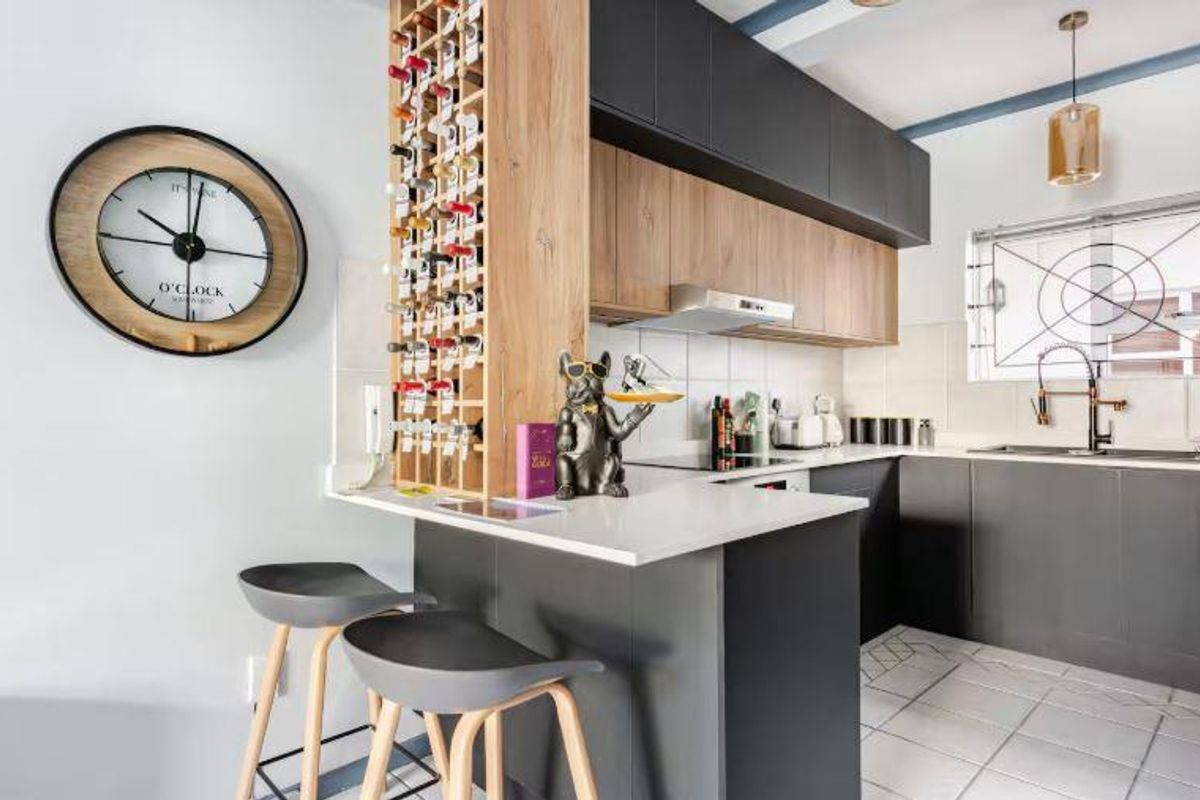 Investing or buying your first home? This first floor apartment is for you! - Photo 4