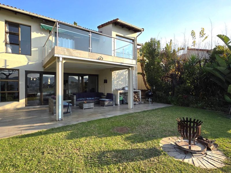 3 Bedroom 4 Bathroom Water Front Furnished Townhouse - Photo 1