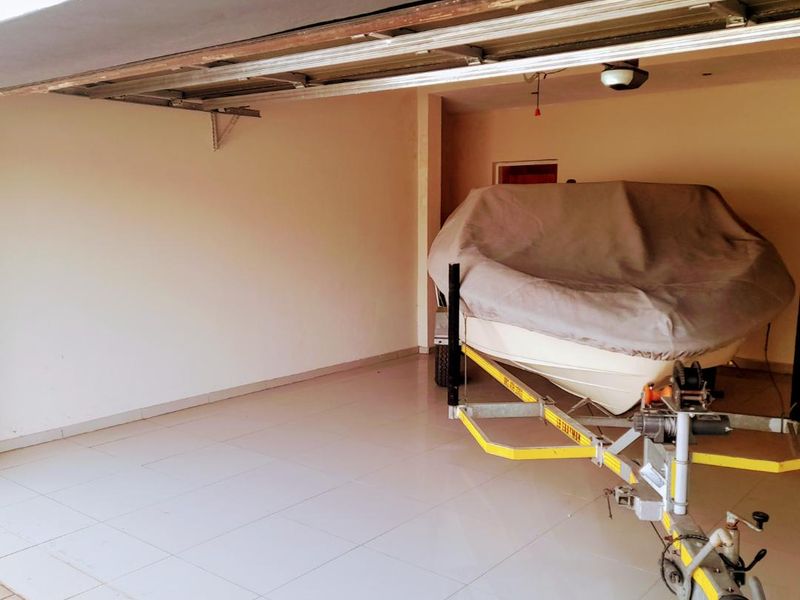 Pet-Friendly 4-Bed Oasis in Symphony Park - Photo 3