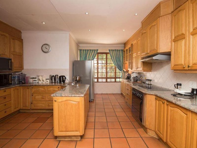 Rooms to Rent in Waterkloof Ridge - Photo 4
