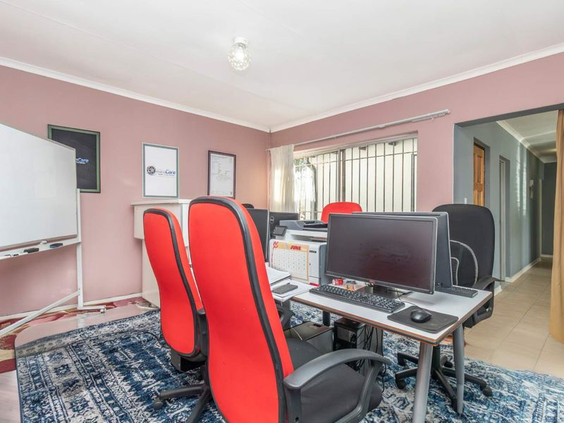 6 Bedroom House for Sale in Bloubosrand - Photo 10