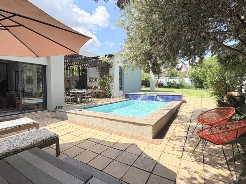 Midstream Ridge Single level gem with pool & established garden - Photo 4