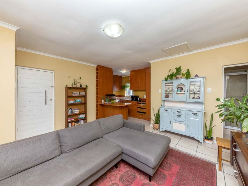 Spacious Two Bedroom Apartment - Photo 3
