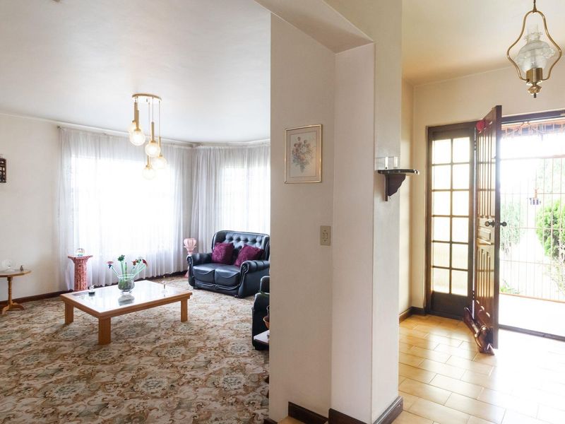 Charming Double Story 3 bedroom home - Photo 4