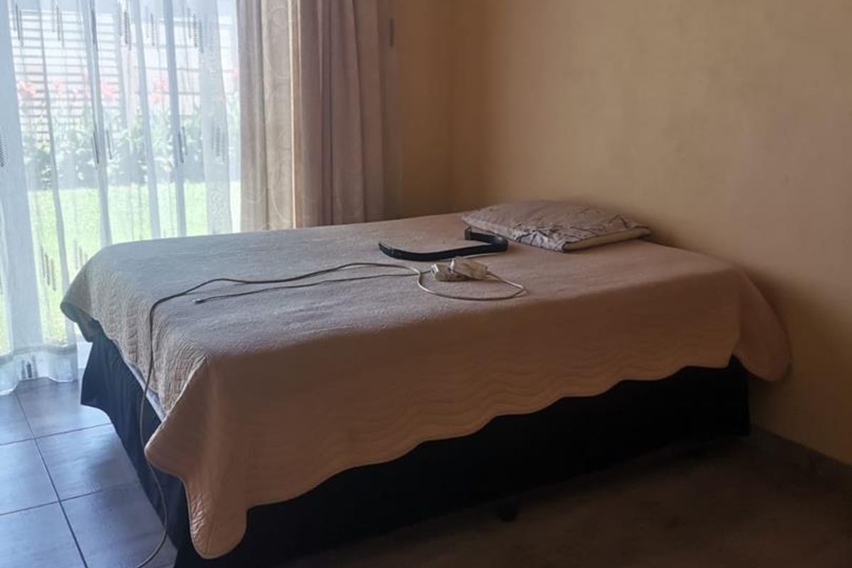 4 Bedroom House For Sale in Vanderbijlpark CE 4 - Photo 5