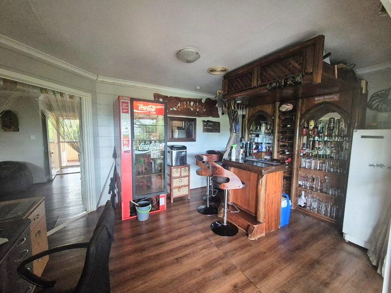 Charming Artistic Retreat with Exceptional Outdoor Entertainment Spaces - Photo 7