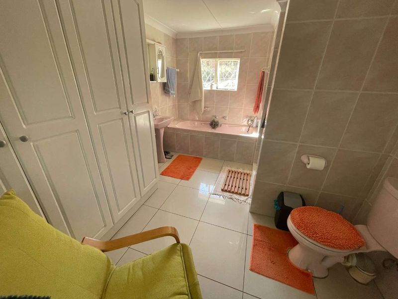 Versatile Family Home with Flatlet – Ideal for Home Office or Business Use - Photo 4