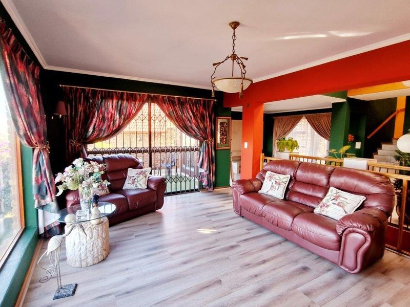 DON'T MISS OUT ON THIS AMAZING FAMILY HOME!!! - Photo 9