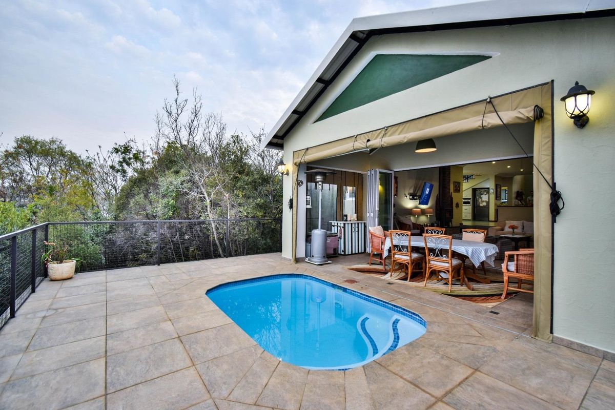 Unique and Bespoke Home with uninterrupted views. - Photo 3