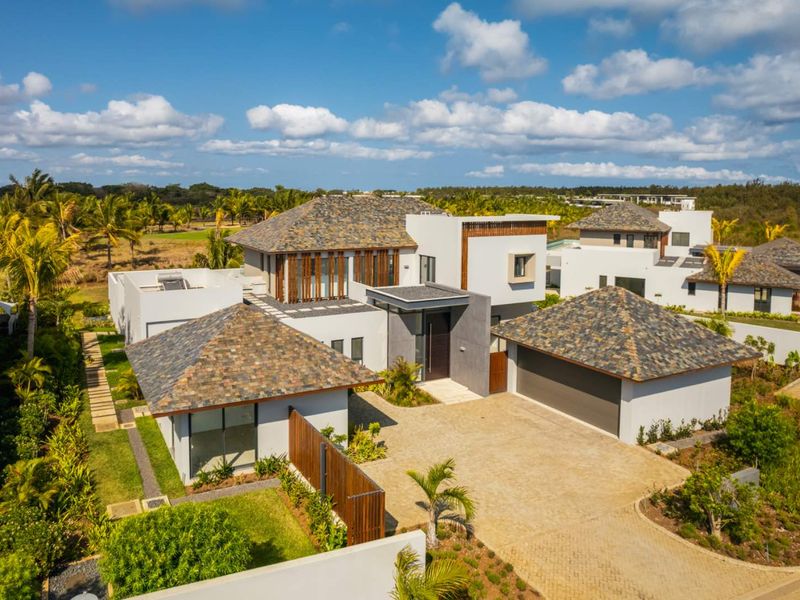 FAIRWAY 11 VILLA - 4 BEDROOM LUXURY AT MONT CHOISY LA RESERVE - YOUR DESTINATION MAURITIUS DREAM - Photo 4