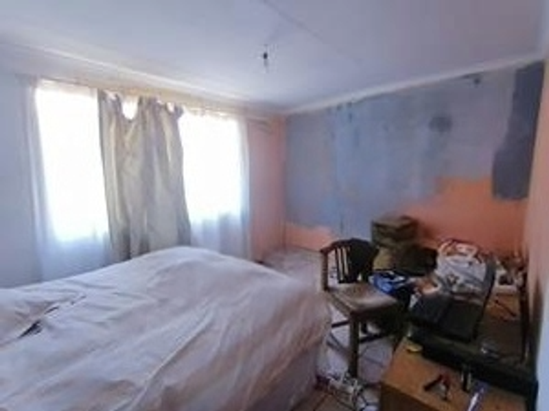 Beautiful 4-Bedroom Family Home with Outbuilding in a Wonderful Neighbourhood - Photo 10