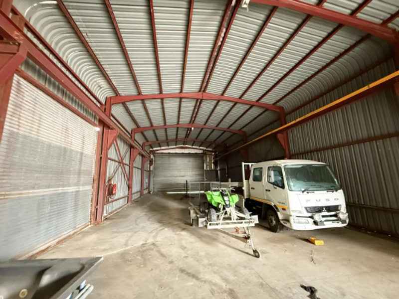 High-Volume Steel Structure Warehouse To Let – R60/m2 - Photo 6