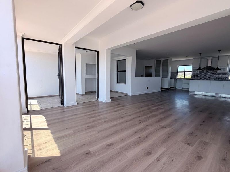 Modern Three-Bedroom Triplex in Island View, La Paloma – With Table Mountain Views - Photo 3
