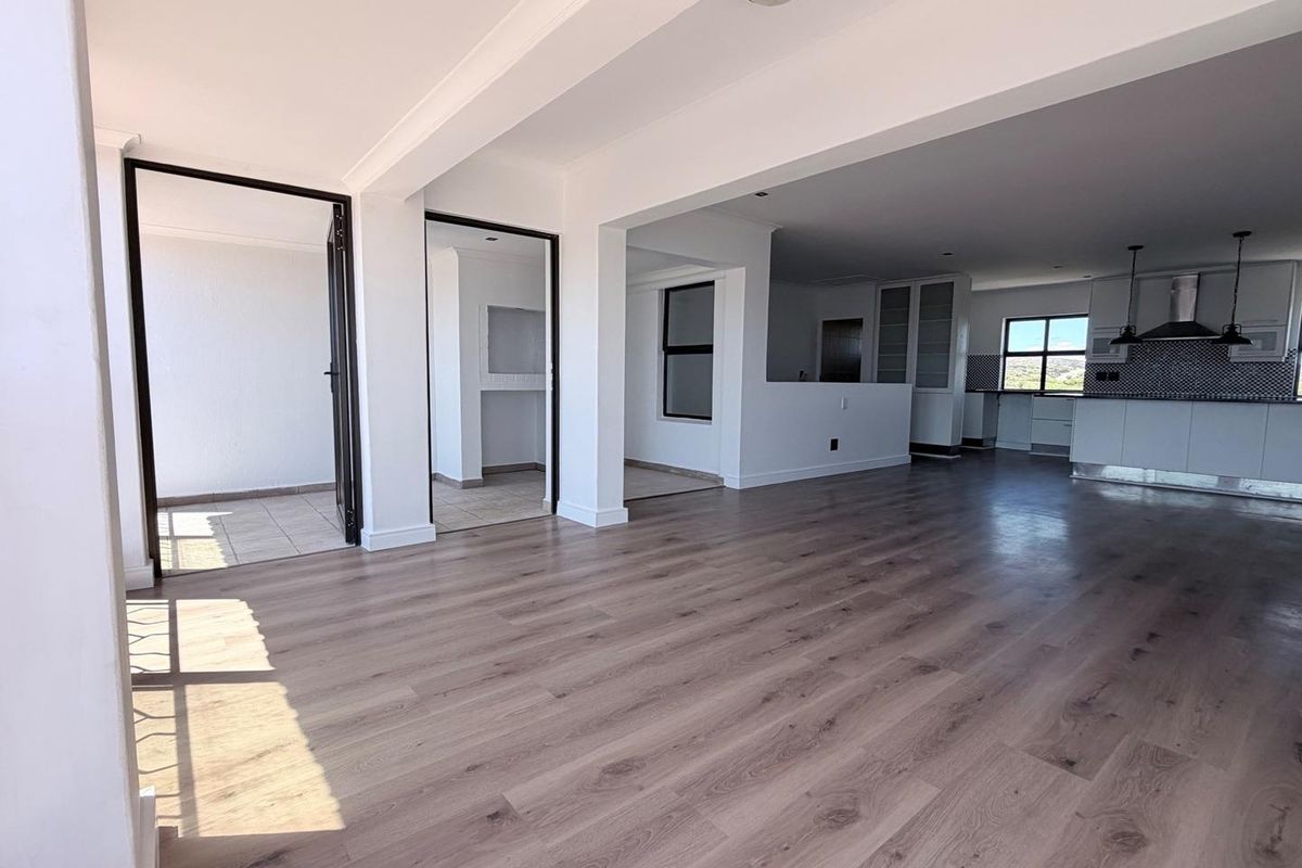 Modern Three-Bedroom Triplex in Island View, La Paloma – With Table Mountain Views - Photo 3