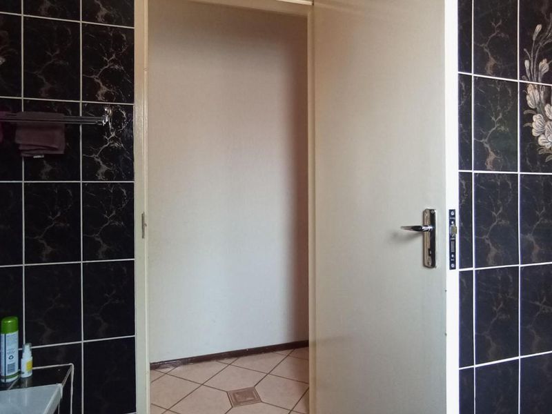 DIE HOEWES - 3 BEDROOM APARTMENT - Photo 9