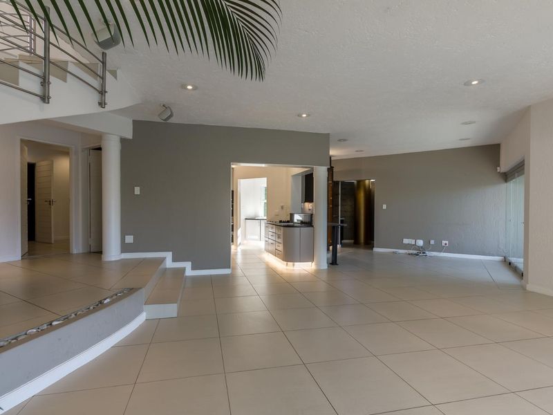 MODERN CONTEMPORARY HOME WITH COTTAGE - Photo 9