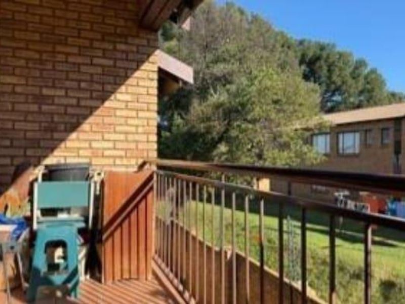 2 Bedroom Townhouse for Sale in MeredaleJohannesburg South - Photo 5