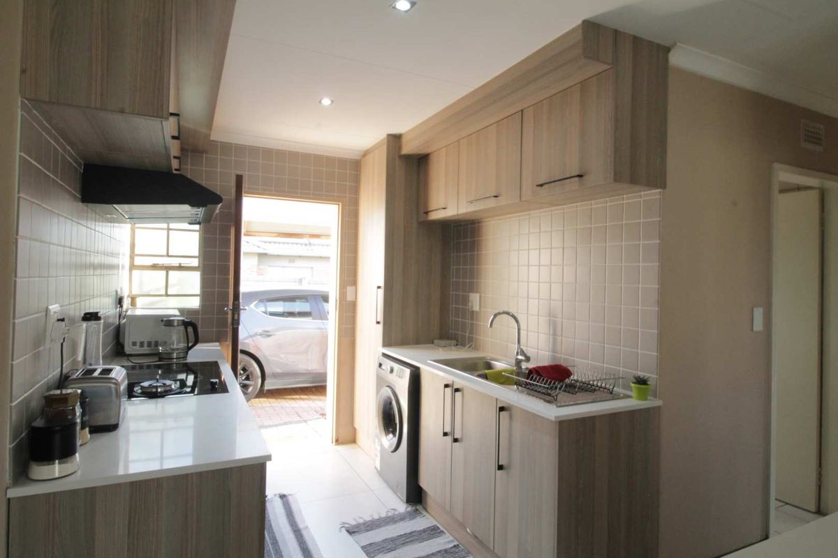 3 Bredroom for sale in Clayville, Midrand Village - Photo 4