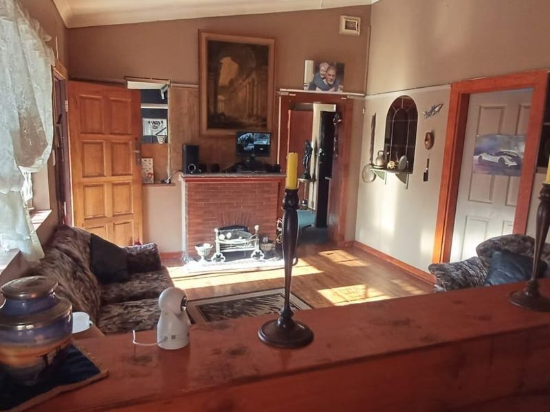 Spacious Escombe Home with Flatlet and Pool - Photo 3