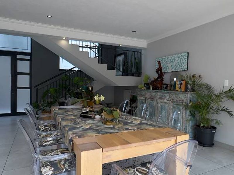 Available for Rental 1 June 2026 - 4 Bedrooms with pool - Photo 2