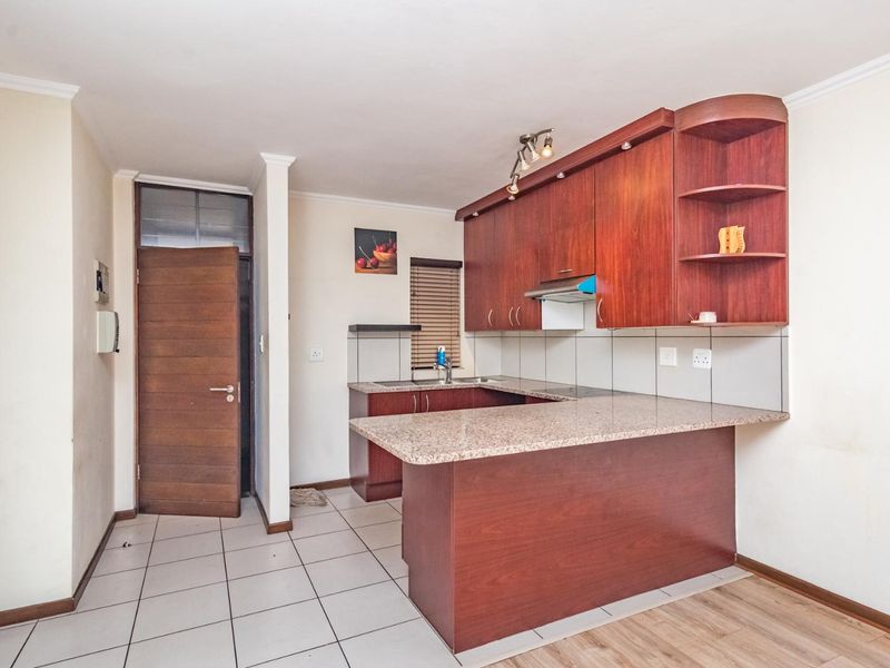 Ground floor gem - Golf course views Await! - Photo 8