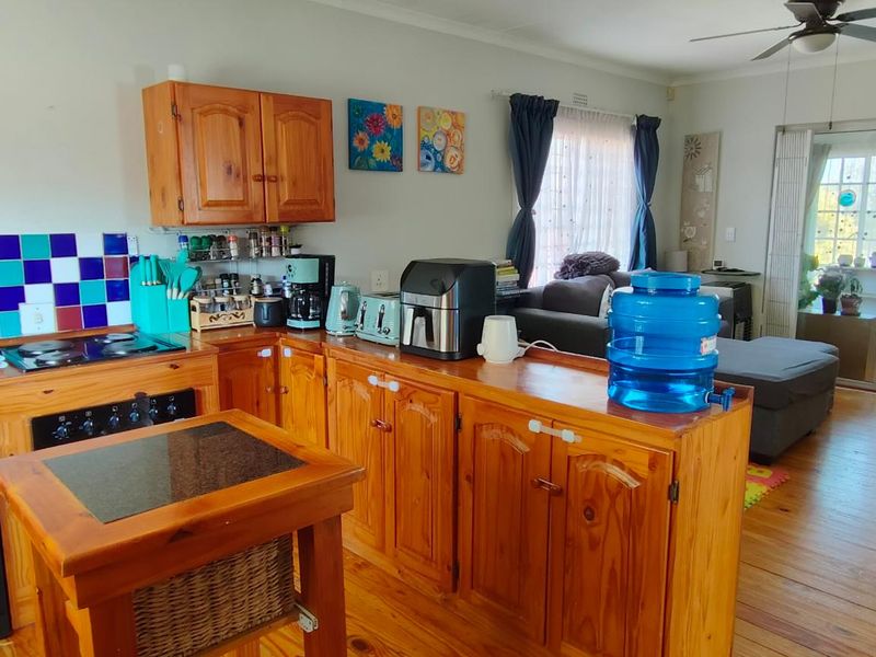 FAMILY HOME WITH A 2 BEDROOM FLATLET IN BRACKENDOWNS - Photo 5