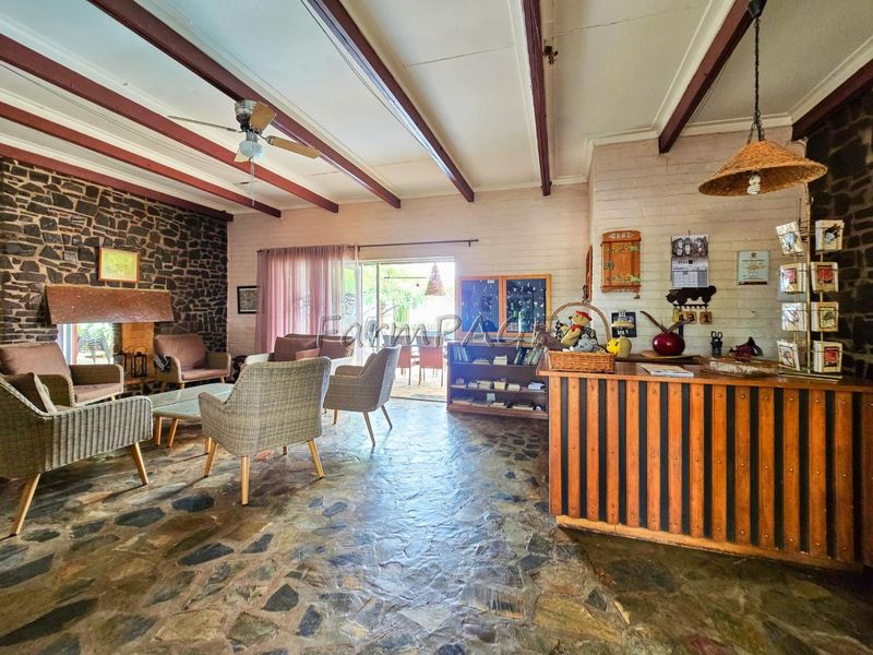 Kunene region, Outjo district:  Lodge for Sale! - Photo 5