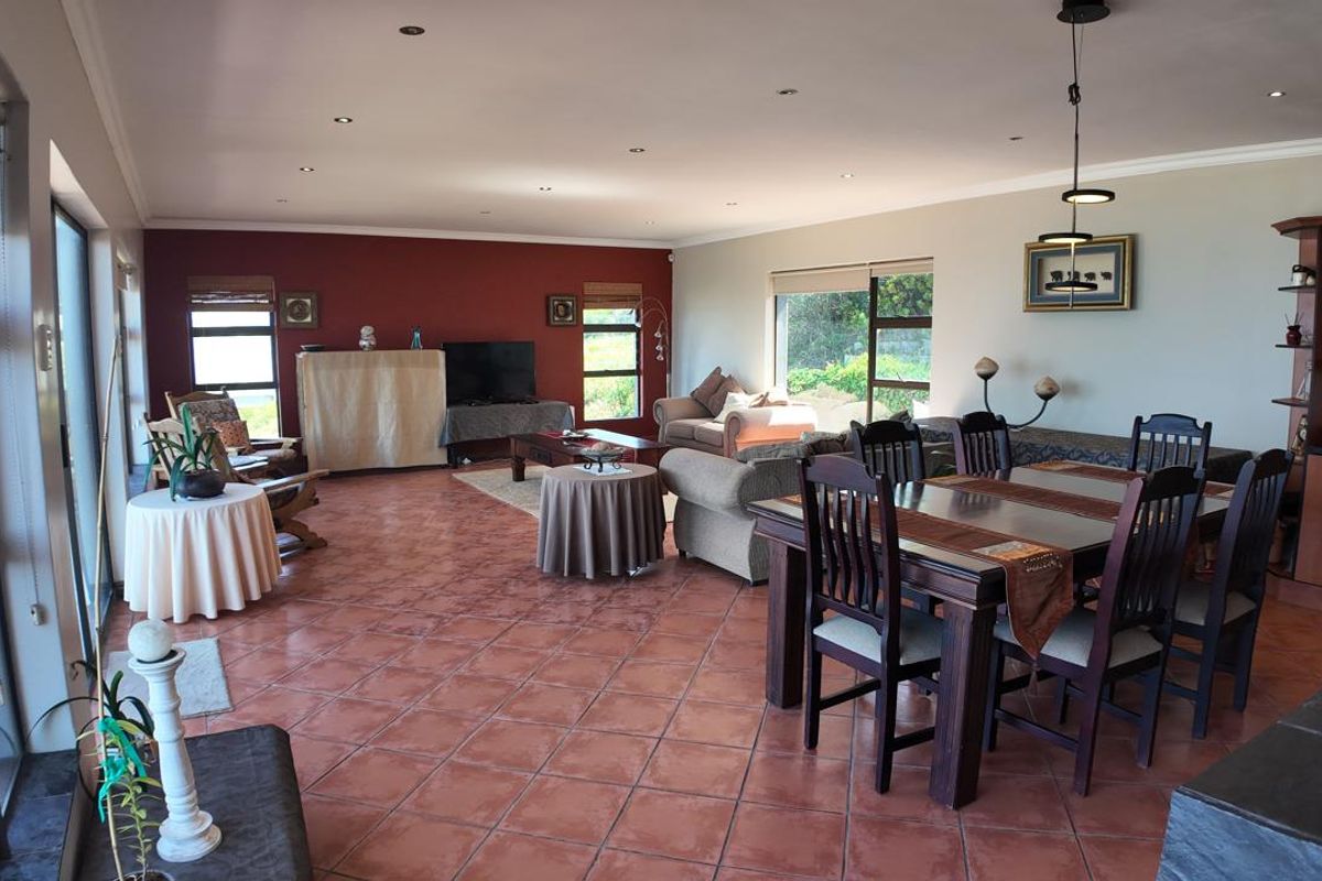 Charming Family Home  in Dwarswegstrand, Garden Route - Photo 5
