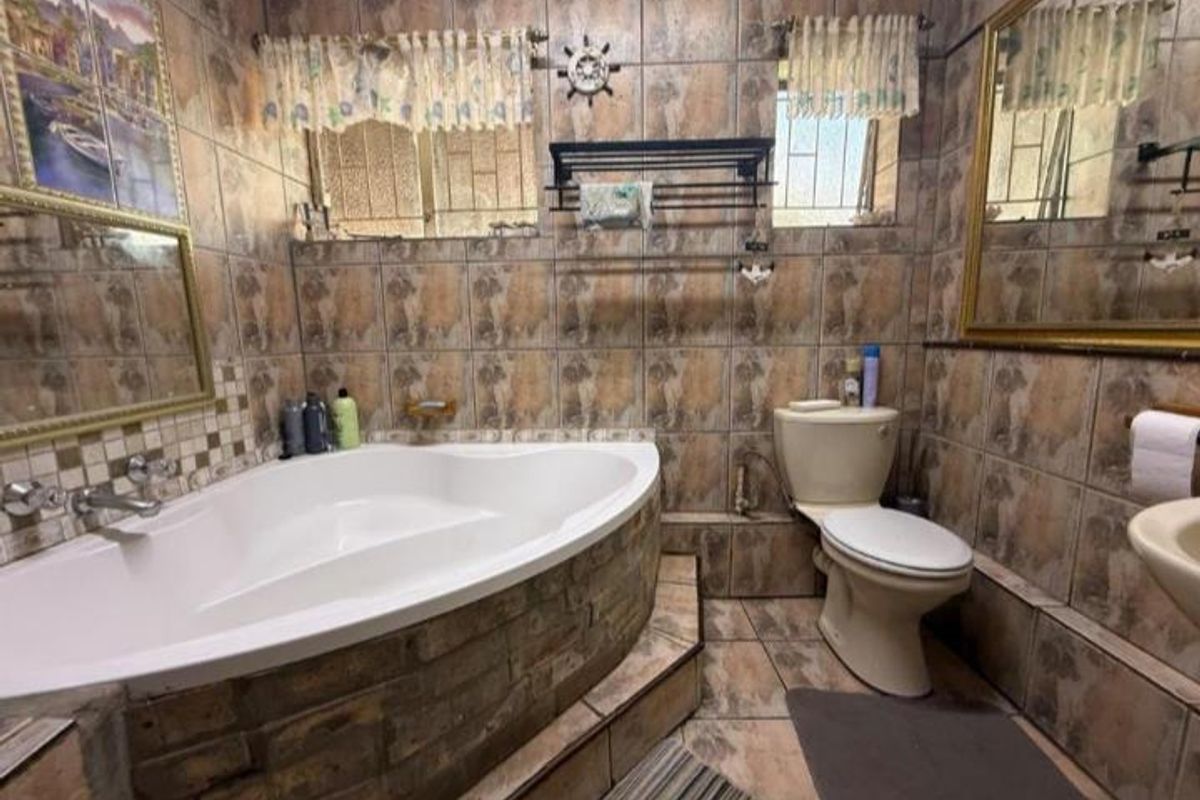 3 Bedroom House For Sale in Vanderbijlpark CE 2 - Photo 4