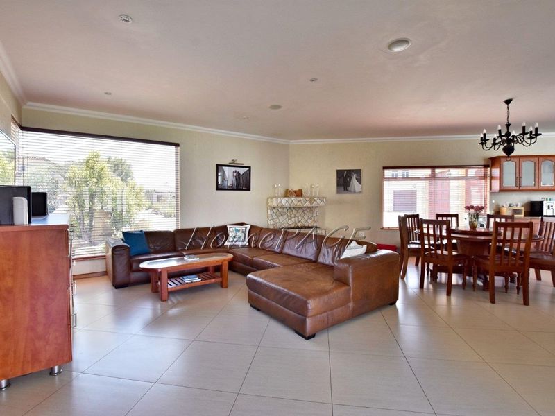 Rossmund, Swakopmund:  Property with total 8 Bedrooms is for Sale - Photo 7