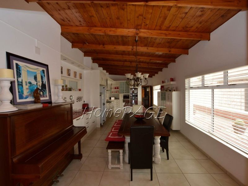 Ext 2 (North Dune), Henties Bay:  7 Bedr Home with AWESOME VIEWS - Photo 8