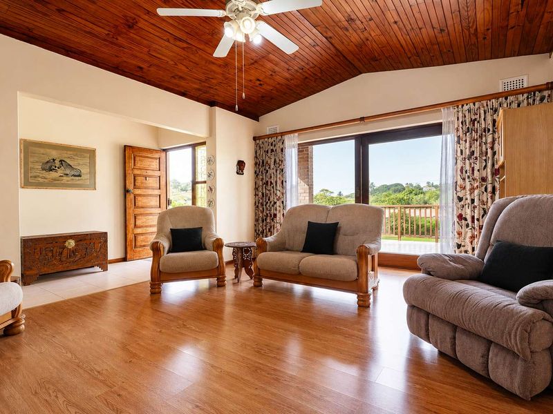 Priced To Sell!!! Spacious Amanzimtoti Family Home with Granny Flat, Pool & Exceptional Parking on 1,984m2 - Photo 10