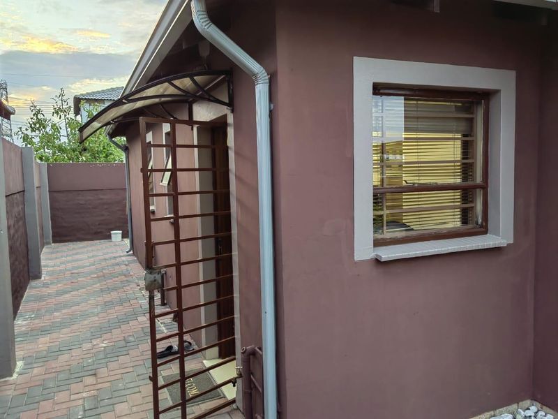 Riverside View Family Home R 966 000 - Photo 6
