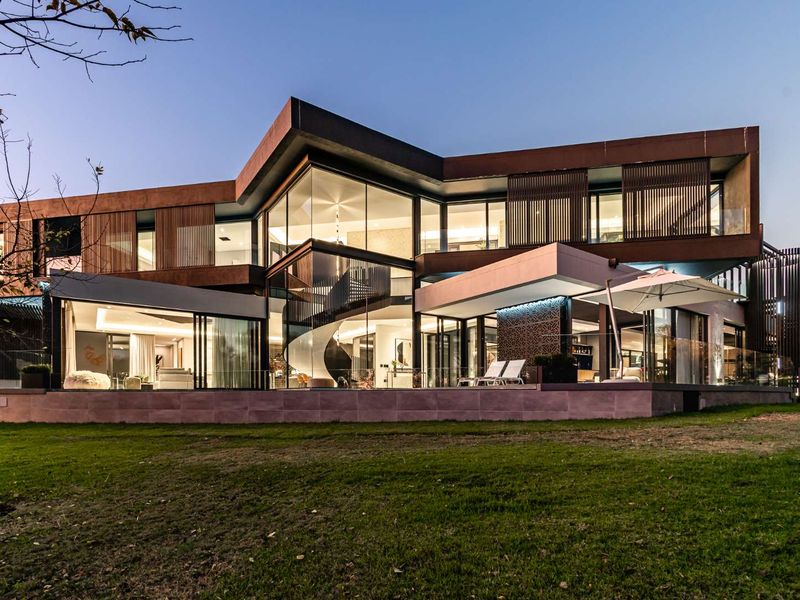PICASSO   A Masterpiece located on pristine parkland with a lustrous stream forming part of this opulent property. - Photo 2