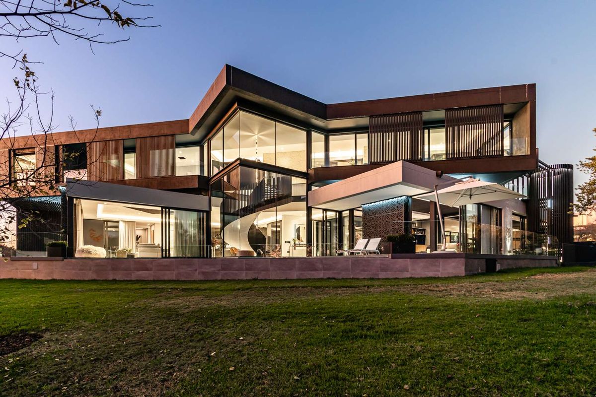 PICASSO   A Masterpiece located on pristine parkland with a lustrous stream forming part of this opulent property. - Photo 2