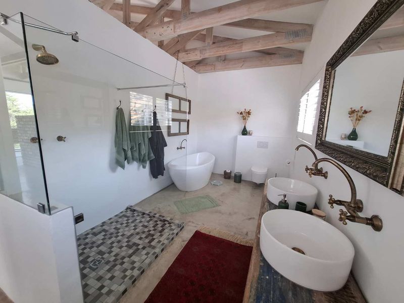 Exquisite, fully furnished, Family Home with Breathtaking Views - Photo 4