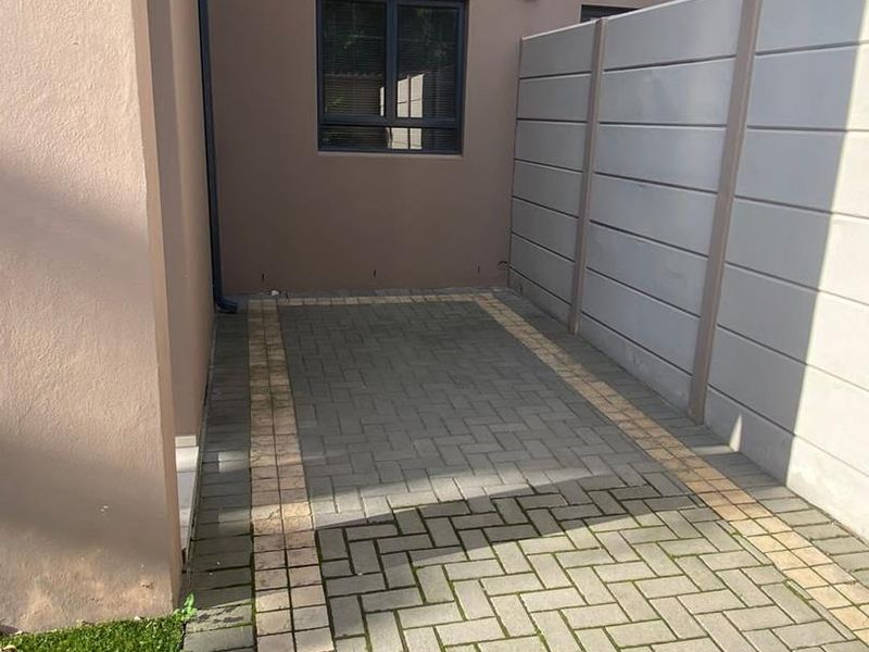 Unfurnished 2 beds Ground Floor apartment with outside area, parking - Photo 10