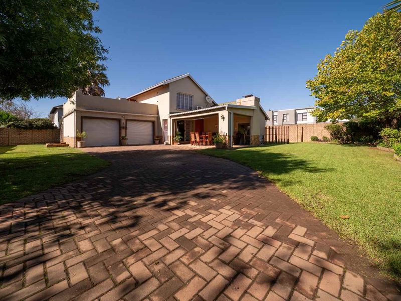 Spacious 4-Bedroom Cluster in Sought-After Complex – Excellent Location, Great Potential! - Photo 3