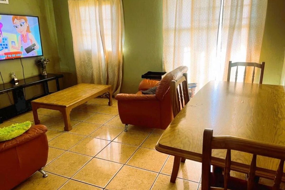 2-Bedroom First-Floor Apartment in Whitney Gardens - Photo 5