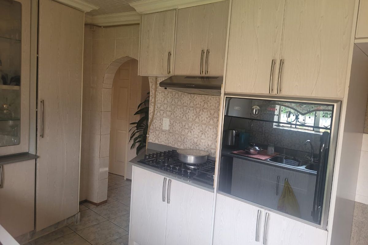 Family home - Photo 2